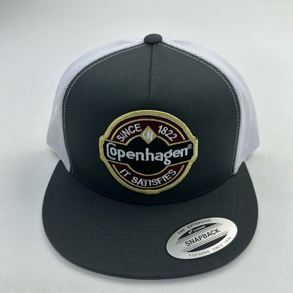 Copenhagen, Patch gray on white snapback mesh